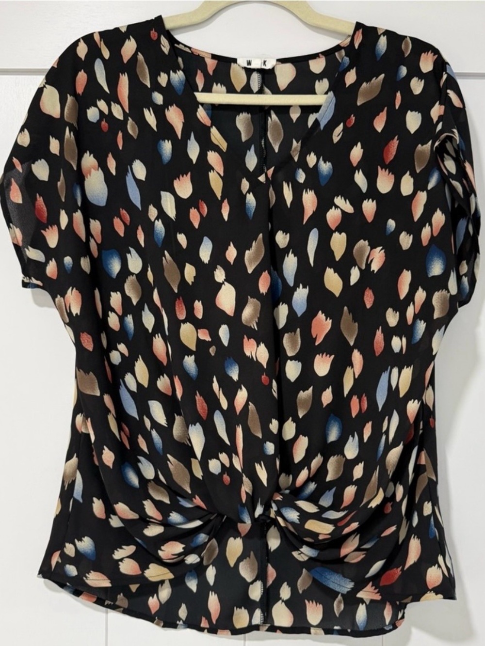 ✨ West K Black Abstract Floral Twist Front Blouse Size S ✨